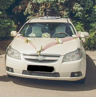Свадебные шляпы на машины жениха и невесты