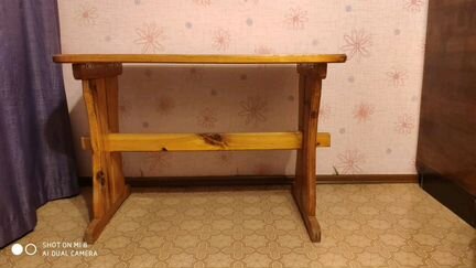 Стол кухонный деревянный лакированный