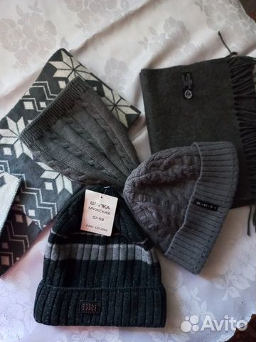 Шапки 3 штуки и шарфы разные