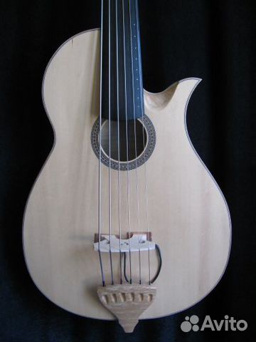 Акустическая безладовая бас гитара