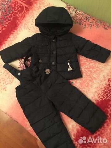 Зимний комбинезон Moncler, 6-12 месяцев Зимний комбинезон Moncler, 6-12 месяцев
