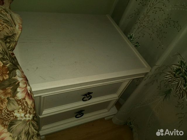 Прикроватные тумбы