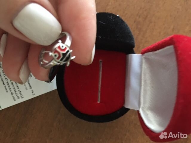 Кольцо из серебра в коробочке