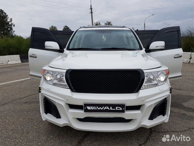 Передний бампер Wald Black Bison TLC200