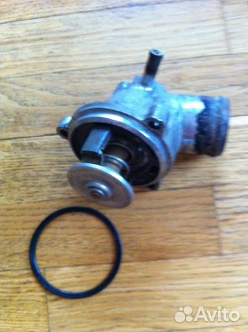 Б/у Термостат мерседес Е 124 мотор 111