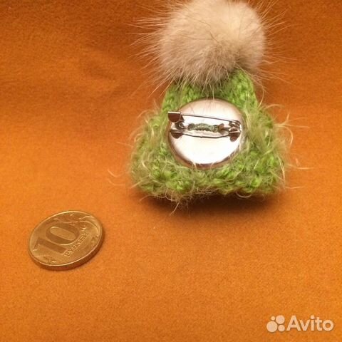 Брошь- Шапочка вязаная ручной работы