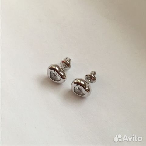 Новые золотые серьги-пусеты Chopard 750 пр. с бр Новые золотые серьги-пусеты Chopard 750 пр. с бр