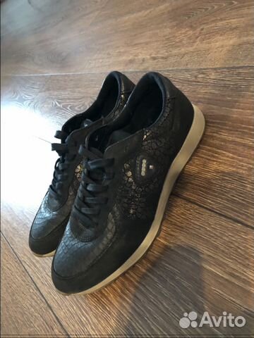 Продам женские кроссовки Ecco