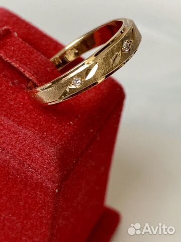 Золотое кольцо с бриллиантами Золотое кольцо с бриллиантами
