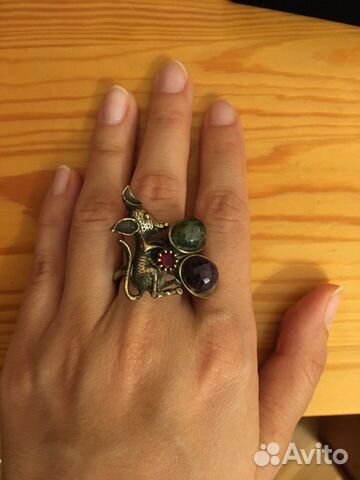 Серебряное кольцо с натуральными камнями Серебряное кольцо с натуральными камнями