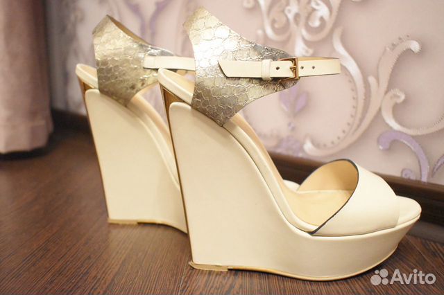 Босоножки Grey Mer на танкетке Босоножки Grey Mer на танкетке