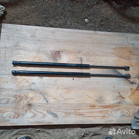 Амортизаторы двери багажника Ford Fiesta