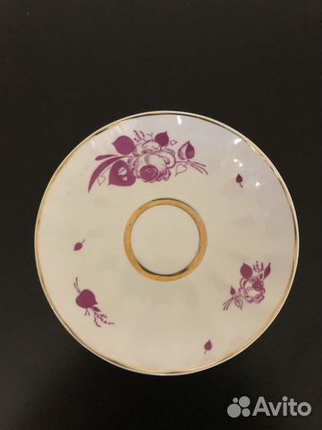 Фарфоровые чашки с блюдцами Фарфоровые чашки с блюдцами