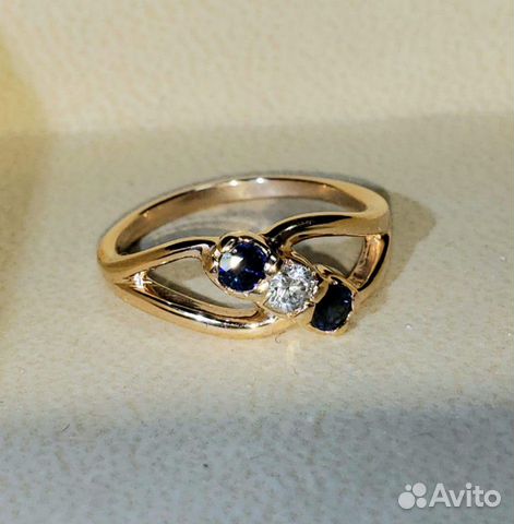 Кольцо золотое с сапфирами и бриллиантом