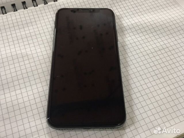 Телефон iPhone X 64GB