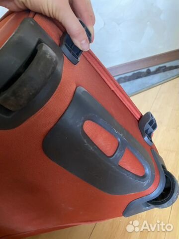 Чемодан на колесах samsonite