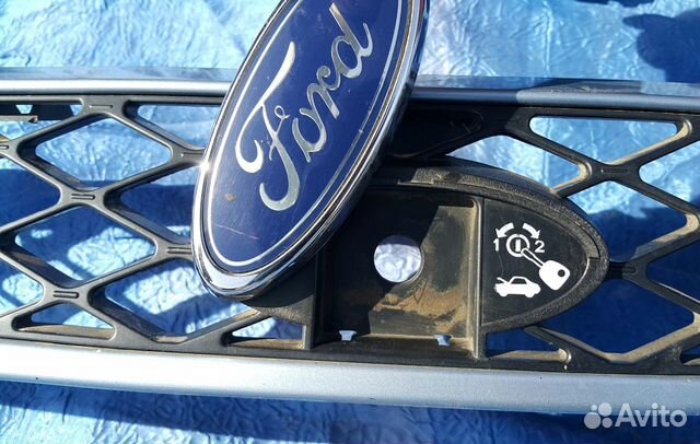 Ford Focus 1, Фонари, решетка, эмблема