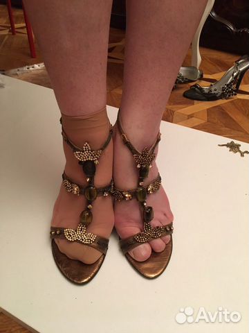 Босоножки нарядные