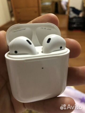 Беспроводные наушники AirPods 2 Беспроводные наушники AirPods 2