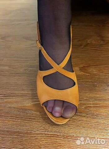 Босоножки на танкетке