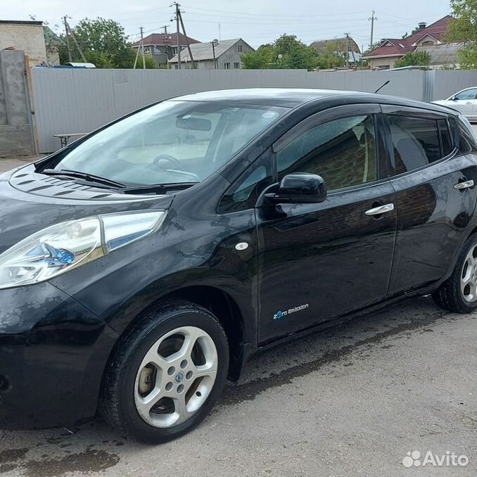 Nissan Leaf правый руль