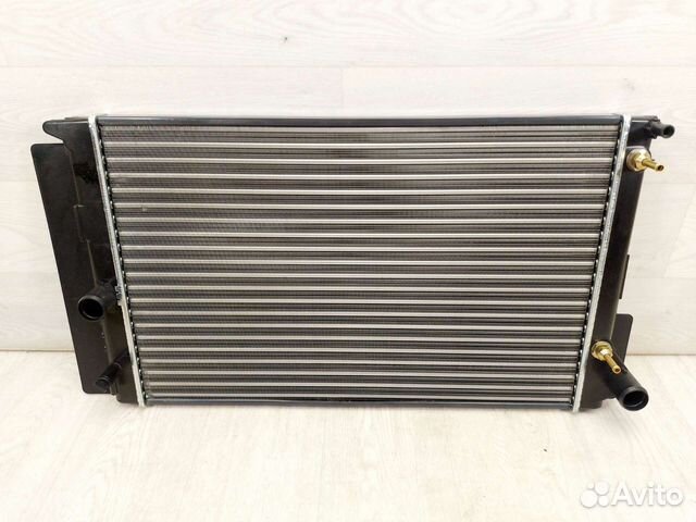Радиатор охлаждения Toyota Auris