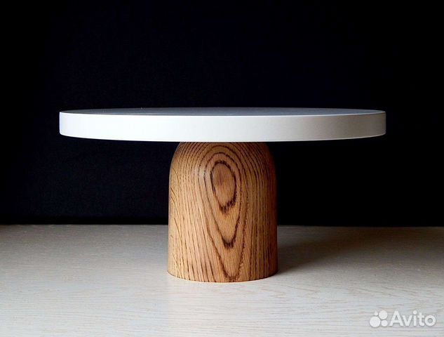 Тортовница с дубовой ножкой