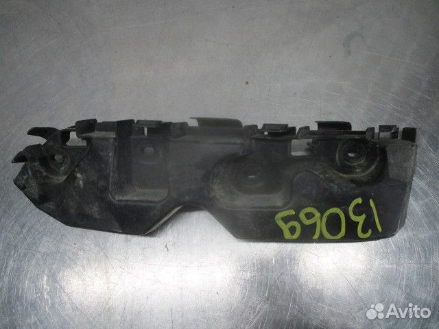 Кронштейн переднего бампера правый Renault Duster