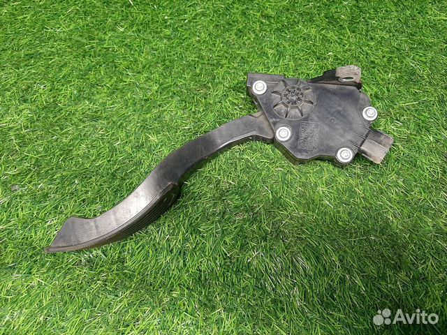 В наличии: Педаль газа на Toyota Camry 4