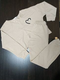 Блузка с брюками и костюм