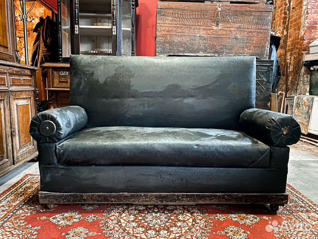 Диван старинный