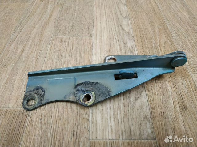 Петля капота правая Nissan Primera P11 (1995-2002)