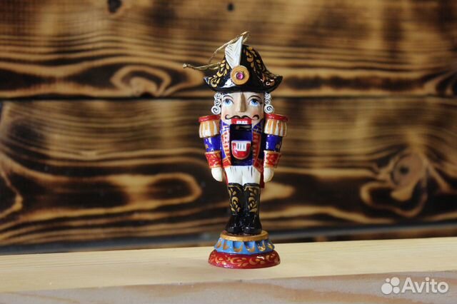 Щелкунчик расписной деревянный 18