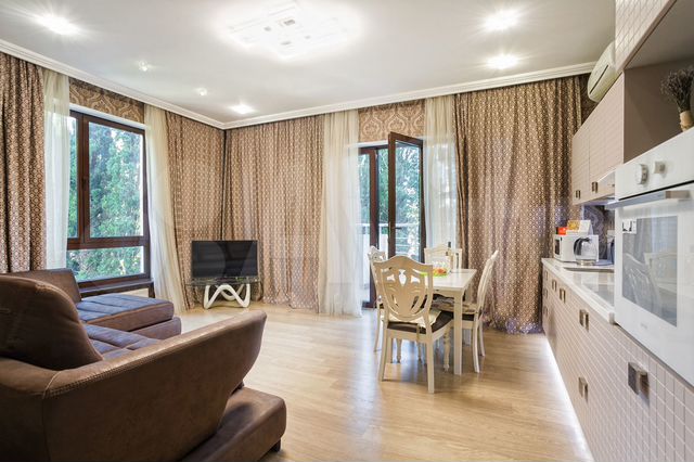 3-к. квартира, 90 м², 3/17 эт.