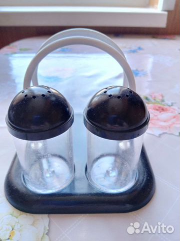 Чашки, солонка, перечница, салфетница