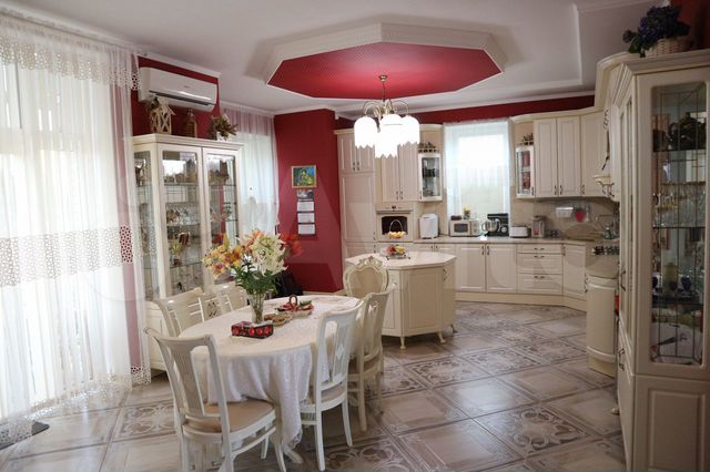 Коттедж 230 м² на участке 25 сот.