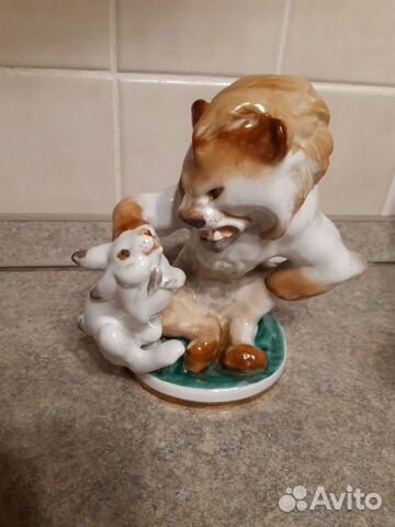 Фарфоровая статуэтка 