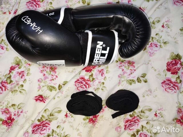 Перчатки и бинты для бокса
