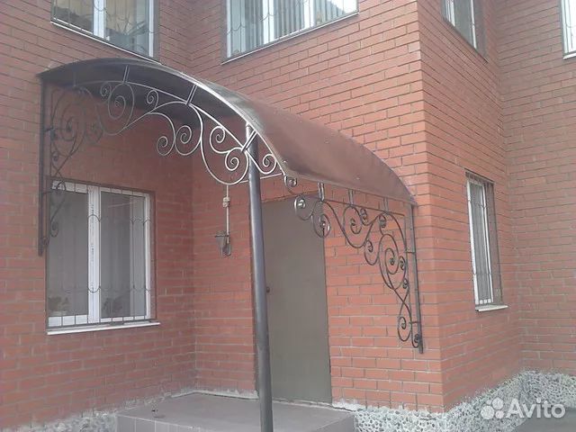 Козырек над дверью/крыльцом