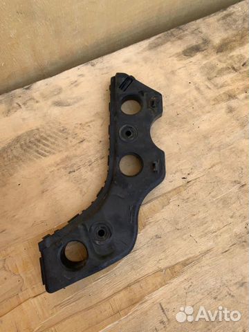 Кронштейн крепления бампера правый VW passat Cc (2