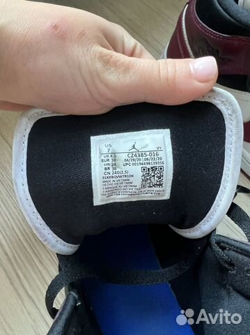 Женские кроссовки Air Jordan 1 Mid «Gold Pendants»