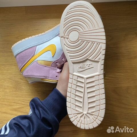 Air Jordan 1 Mid SE Arctic Pink