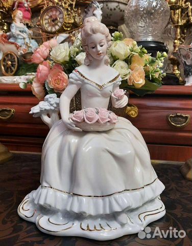 Статуэтка дама