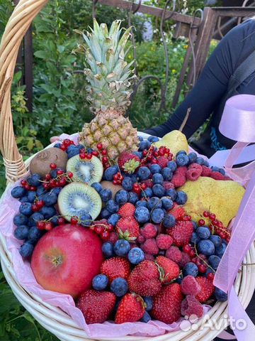 Корзина с фруктами, вкусный подарок