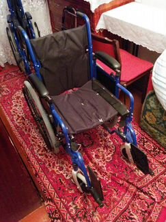 Две инвалидные коляски (комнатная и уличная)