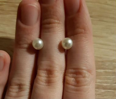 Серьги-гвоздики, жемчужинки (бижутерия)