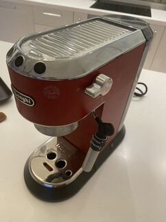 Кофеварка капсульная DeLonghi Dedica EC 685 Red