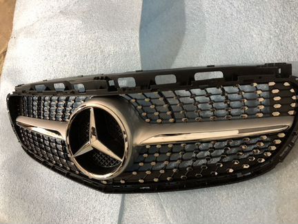 Решетка радиатора Диаманд Мерседес Е 212 рестайлин