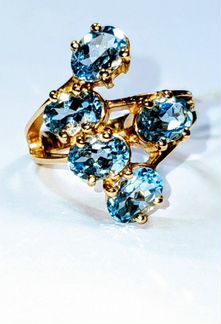 Золотое кольцо с топазами. Новое