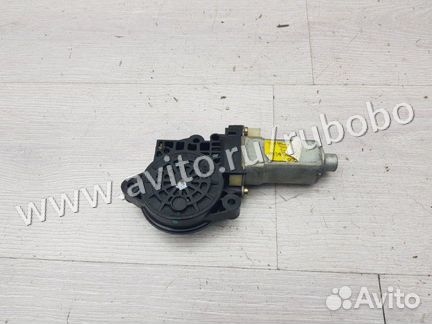 Моторчик стеклоподъемника передний правый Kia